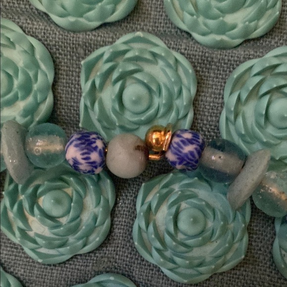 Handmade Jewlery Choker glass necklace with african glass beads & sliver details - Picture 5 of 7